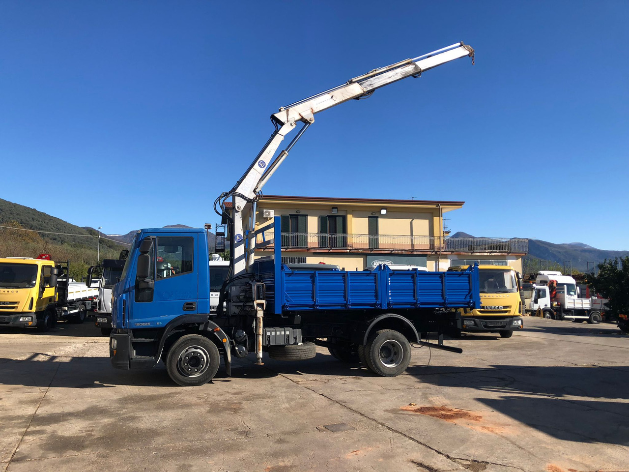 Crane truck, Tipper IVECO EUROCARGO 150E25P: picture 6 Crane truck, Tipper IVECO EUROCARGO 150E25P: picture 6