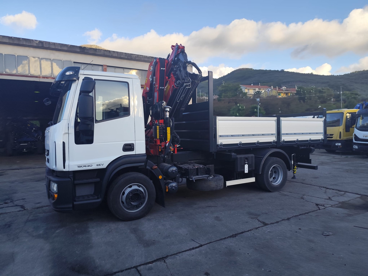 Crane truck IVECO EUROCARGO 160E30: picture 17