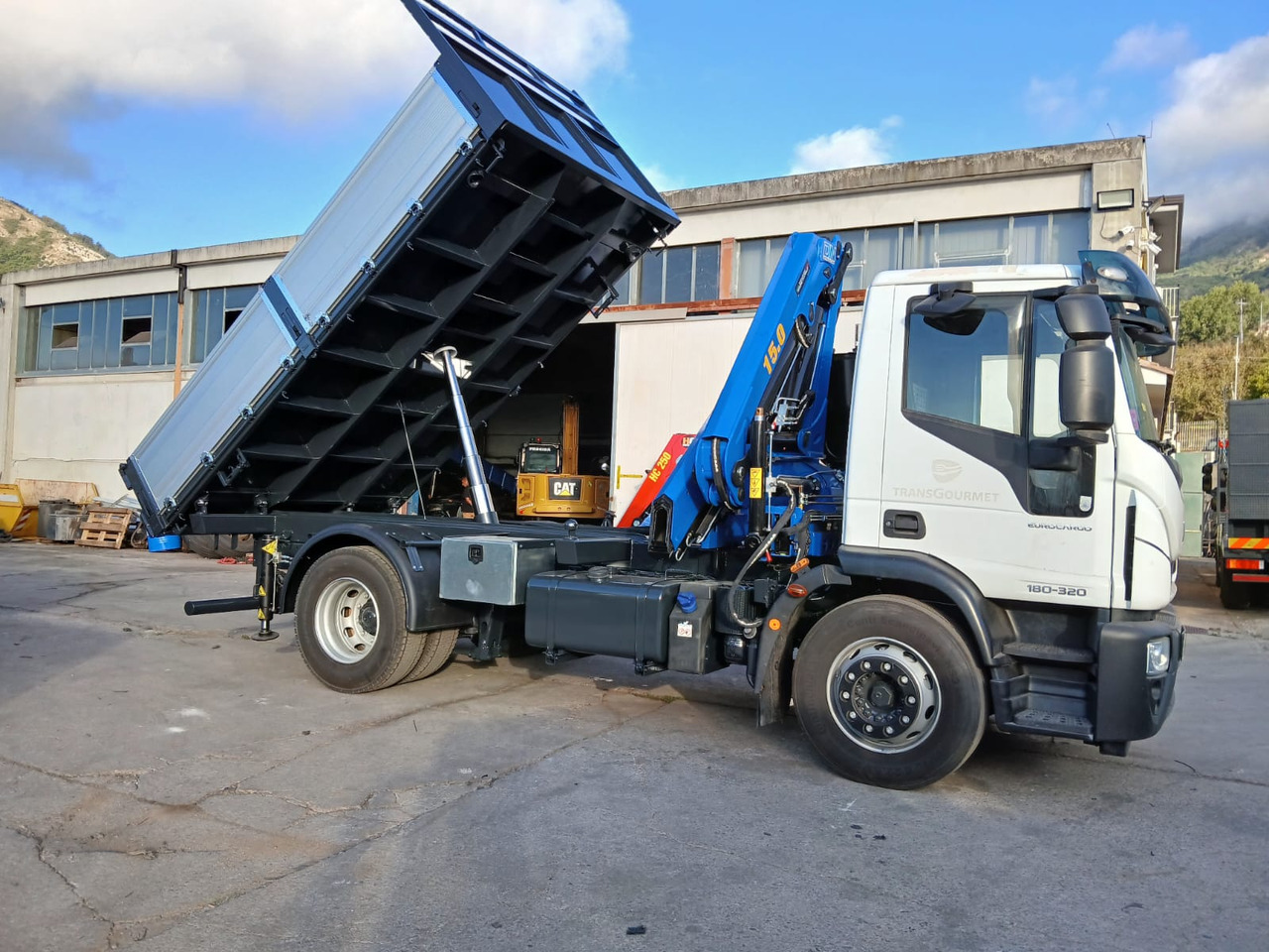 IVECO EUROCARGO 180-320 - Crane truck: picture 1 IVECO EUROCARGO 180-320 - Crane truck: picture 1