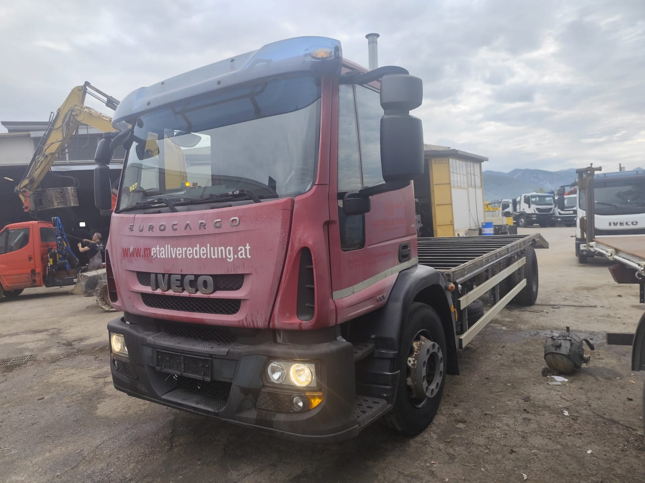 IVECO EUROCARGO 180E30 - Dropside/ Flatbed truck: picture 2 IVECO EUROCARGO 180E30 - Dropside/ Flatbed truck: picture 2