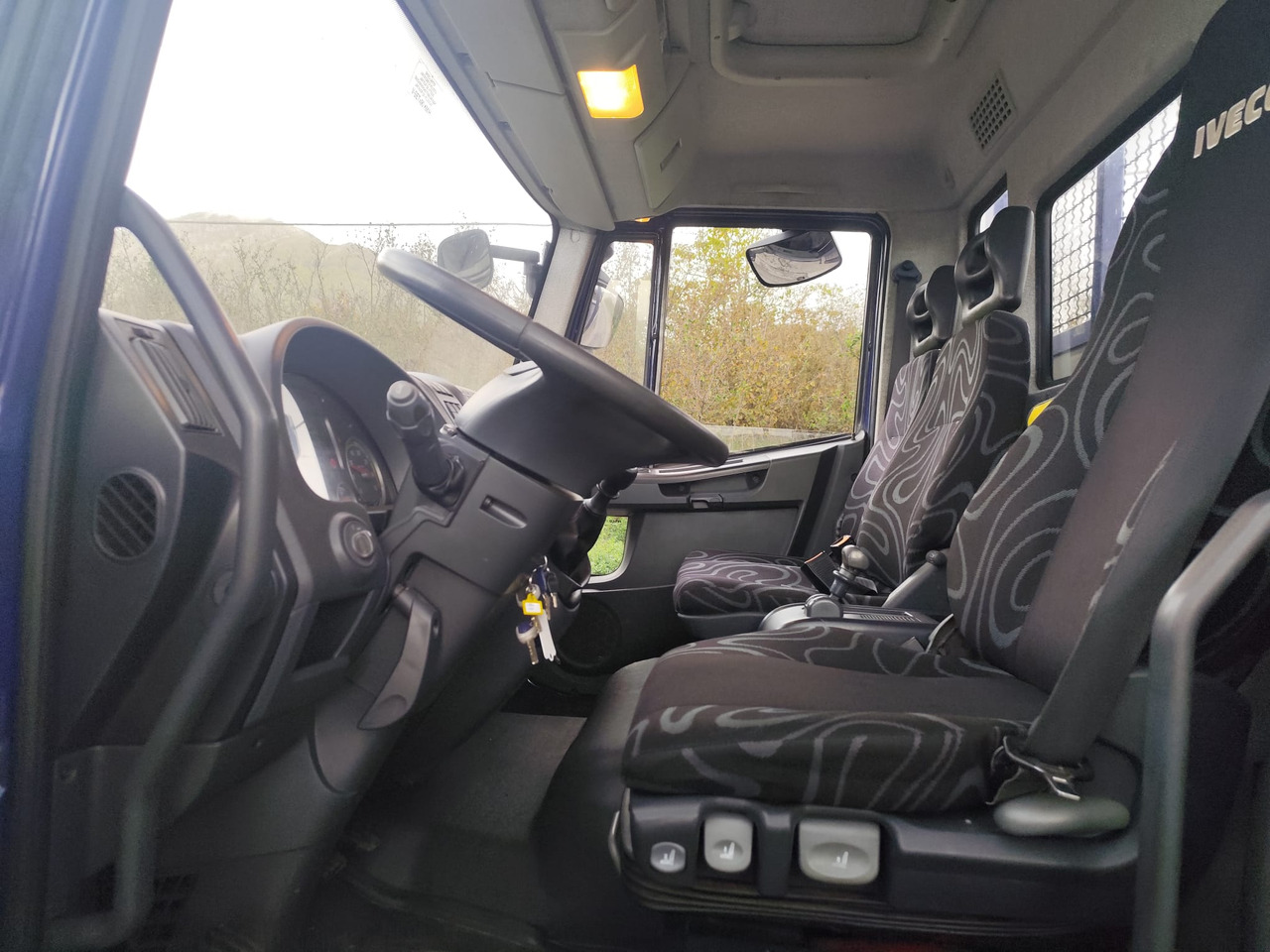 IVECO EUROCARGO 75E18 - Dropside/ Flatbed truck: picture 3 IVECO EUROCARGO 75E18 - Dropside/ Flatbed truck: picture 3