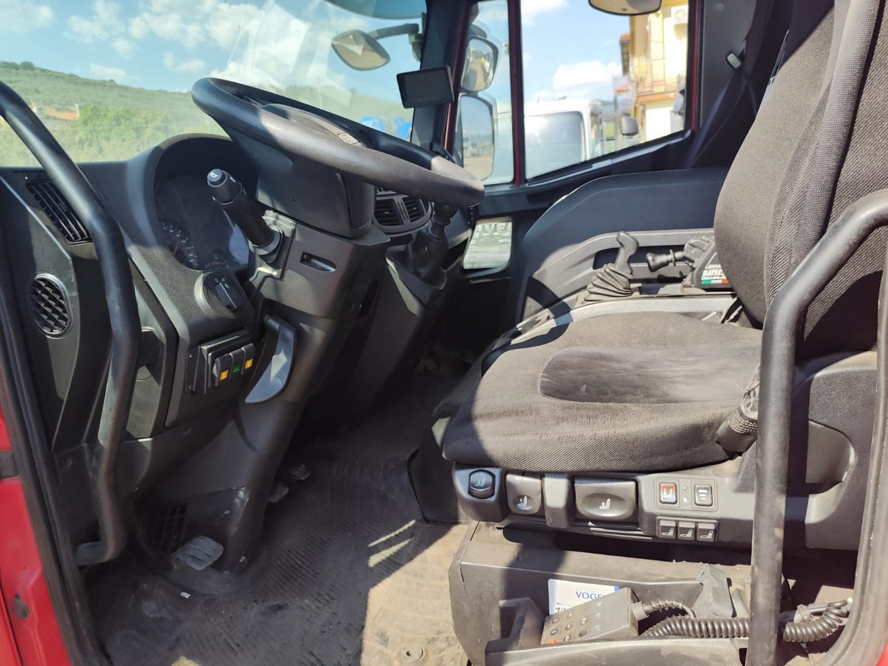 Cab chassis truck IVECO EUROCARGO 80-190: picture 30