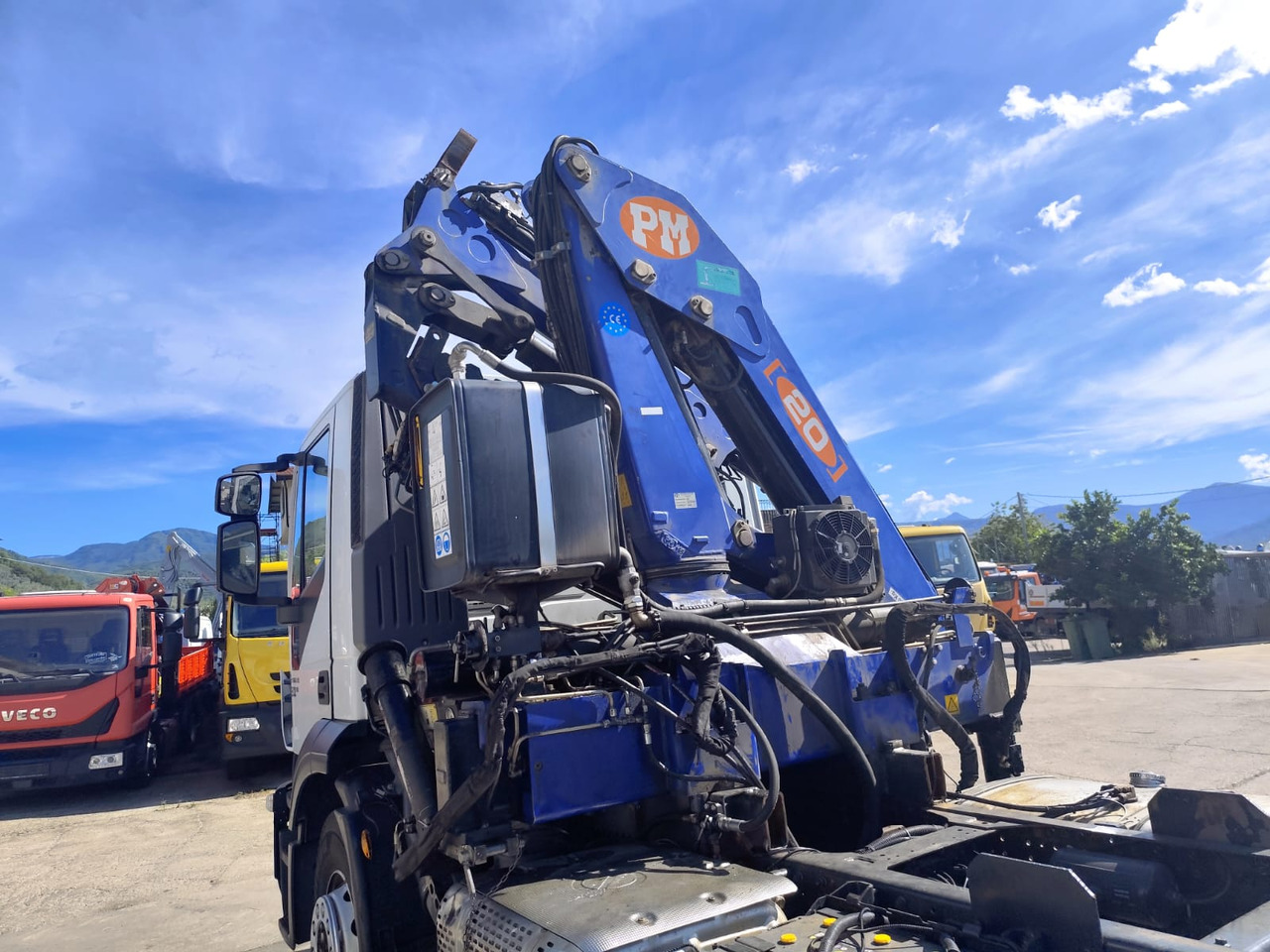 IVECO STRALIS 190S31 - Crane truck: picture 2 IVECO STRALIS 190S31 - Crane truck: picture 2