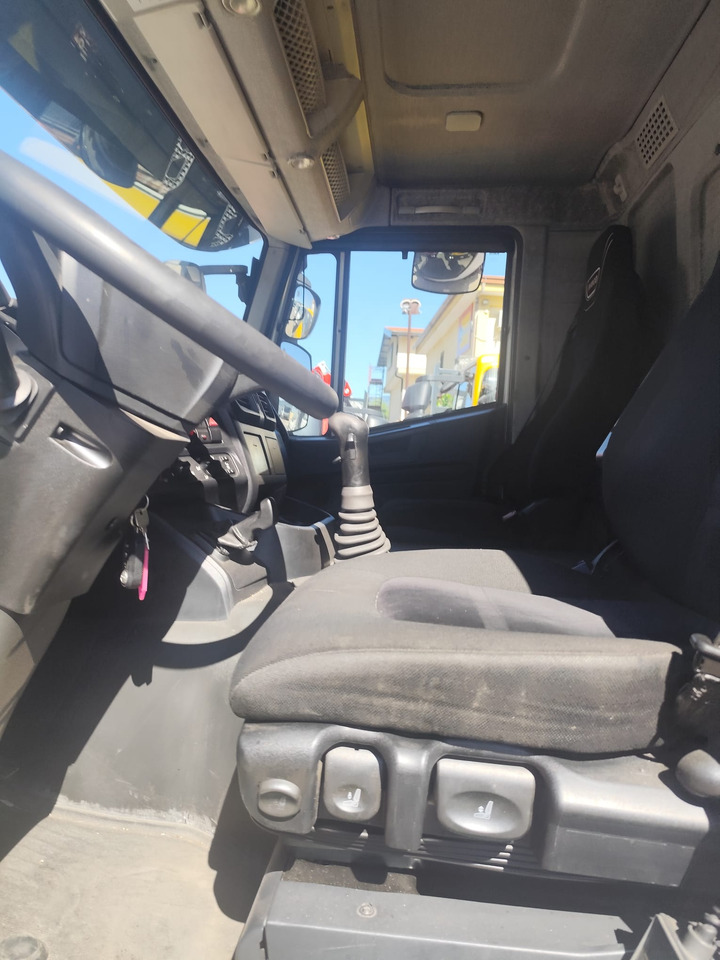 IVECO STRALIS AD 260S31 XP - Crane truck: picture 3 IVECO STRALIS AD 260S31 XP - Crane truck: picture 3