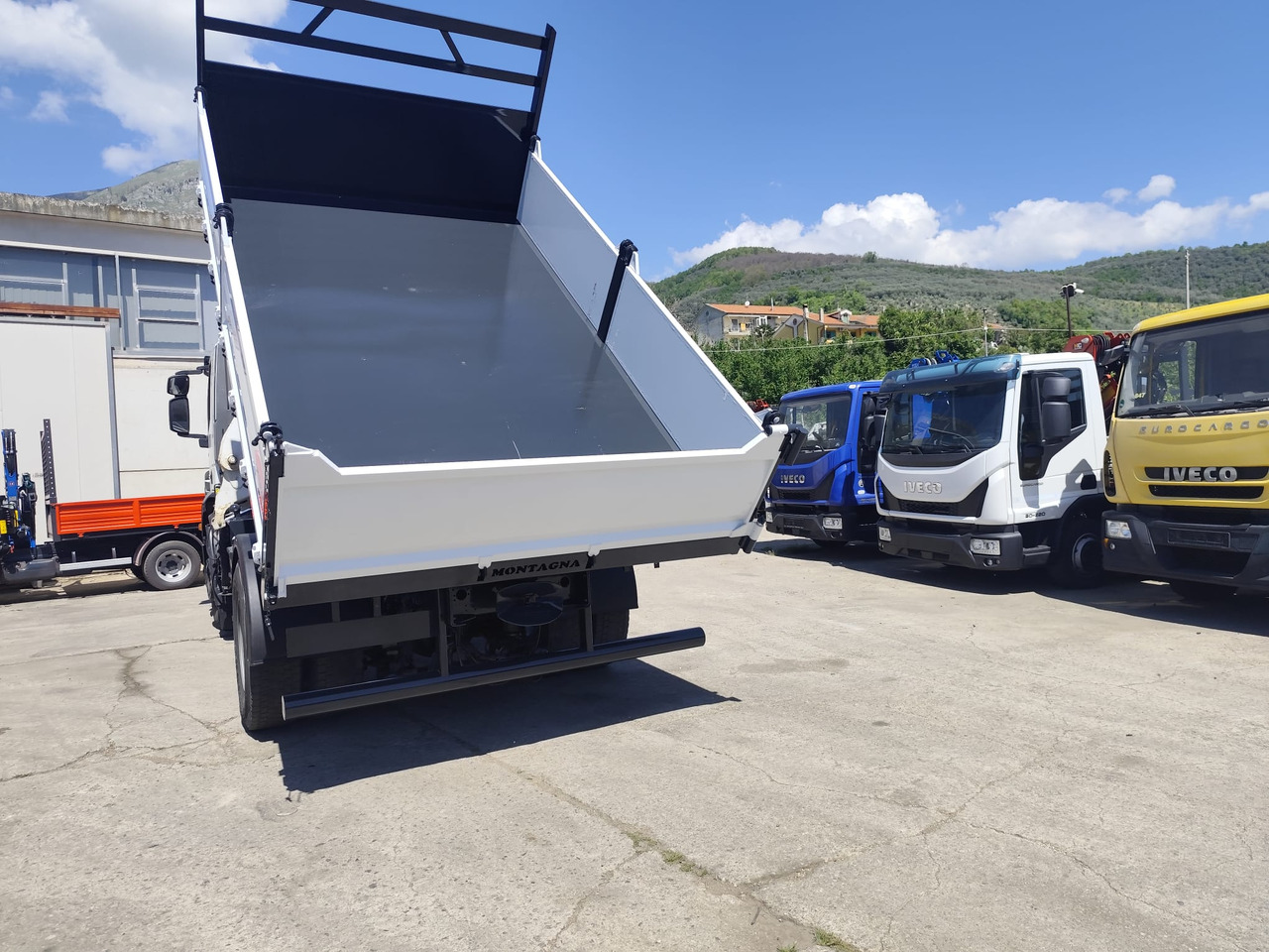 IVECO STRALIS CUBE 190S33 - Crane truck: picture 5 IVECO STRALIS CUBE 190S33 - Crane truck: picture 5