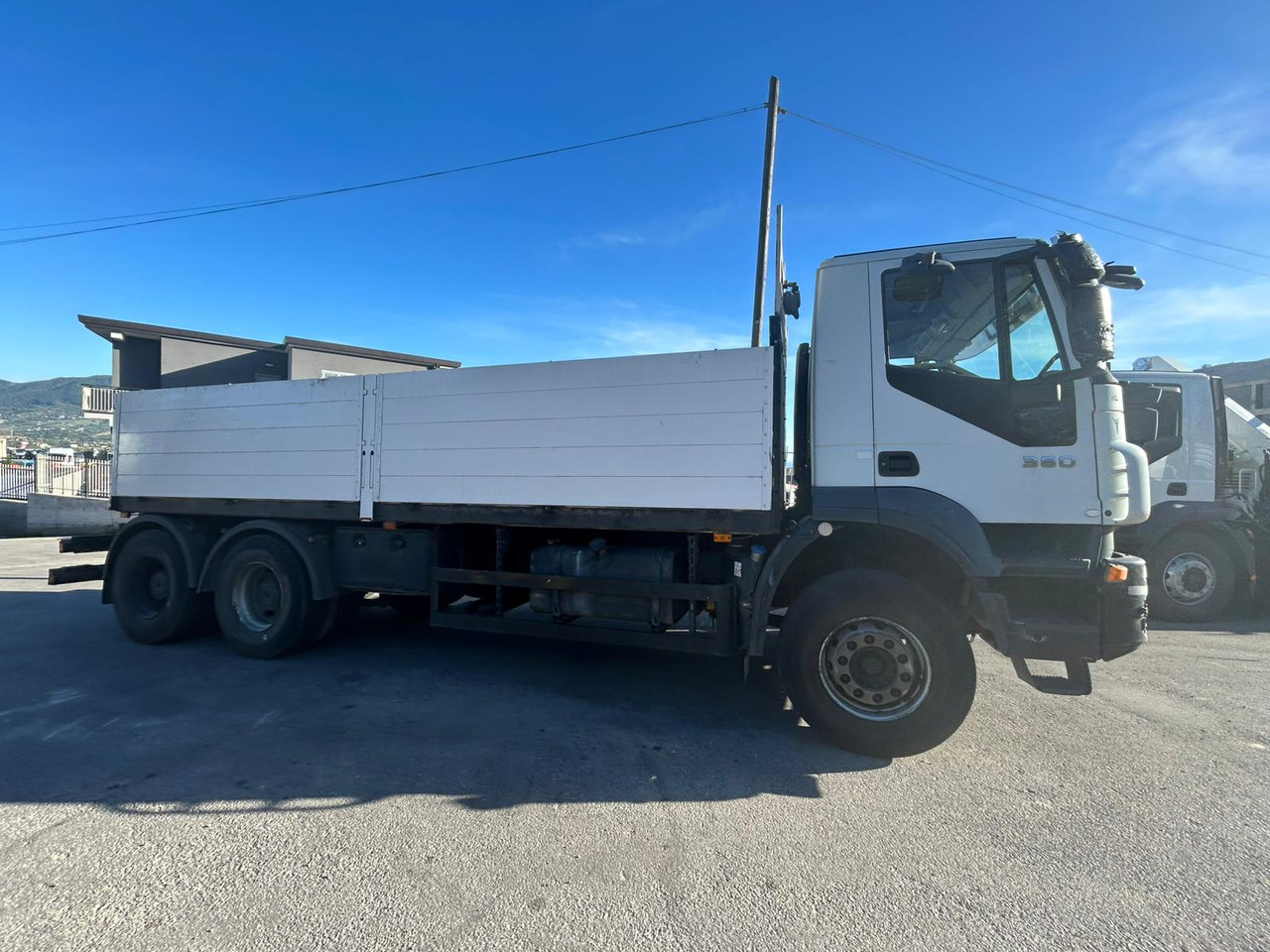 IVECO TRAKKER 260T36 - Dropside/ Flatbed truck: picture 5 IVECO TRAKKER 260T36 - Dropside/ Flatbed truck: picture 5