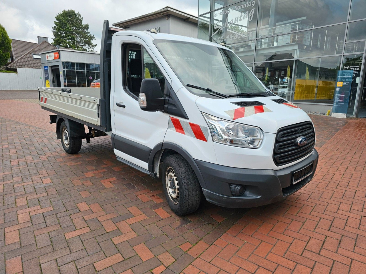 Ford Transit Pritsche 350 L2 Einzelkabine Motorschade - Open body delivery van: picture 1 Ford Transit Pritsche 350 L2 Einzelkabine Motorschade - Open body delivery van: picture 1