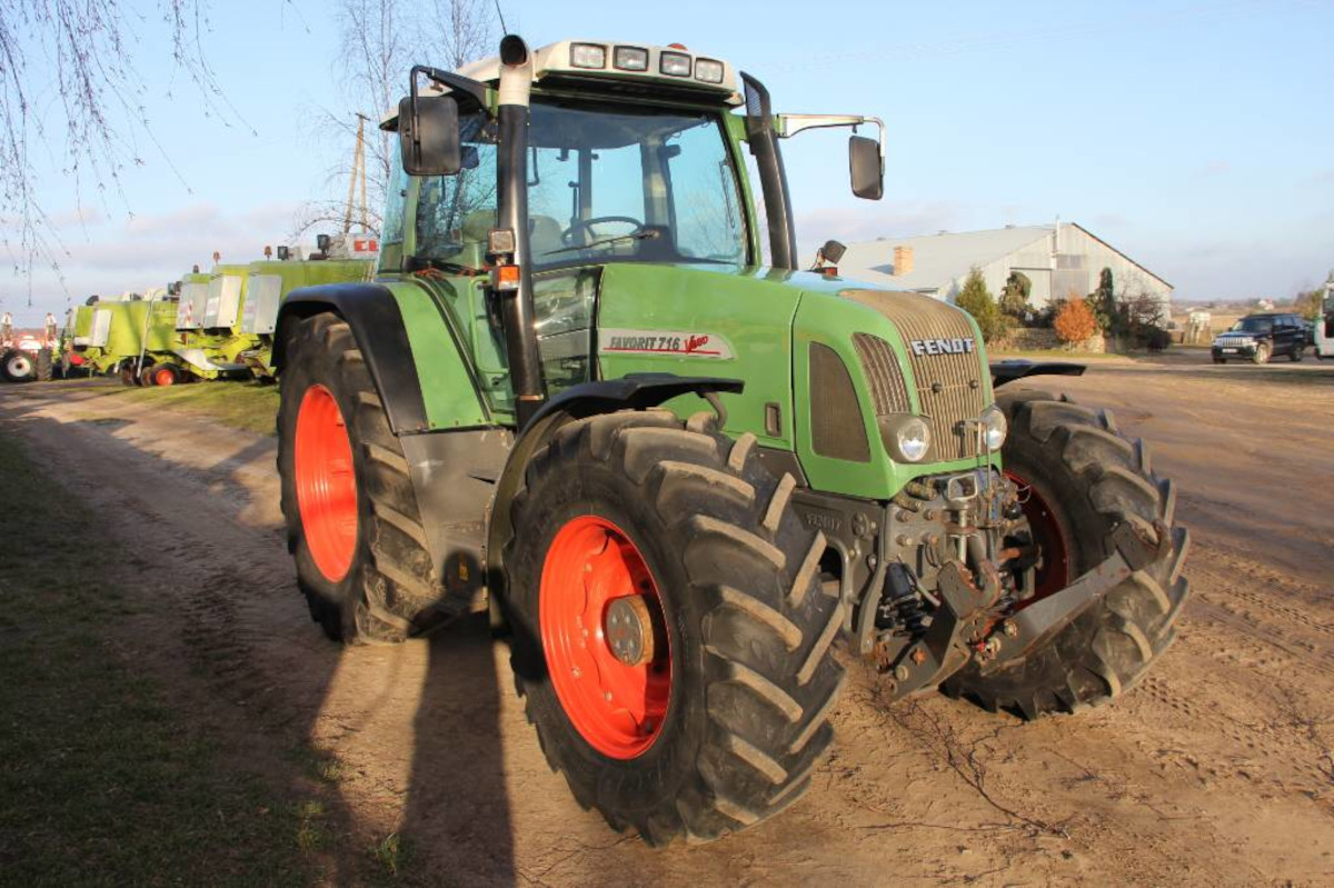 FENDT 716 - Farm tractor: picture 2 FENDT 716 - Farm tractor: picture 2