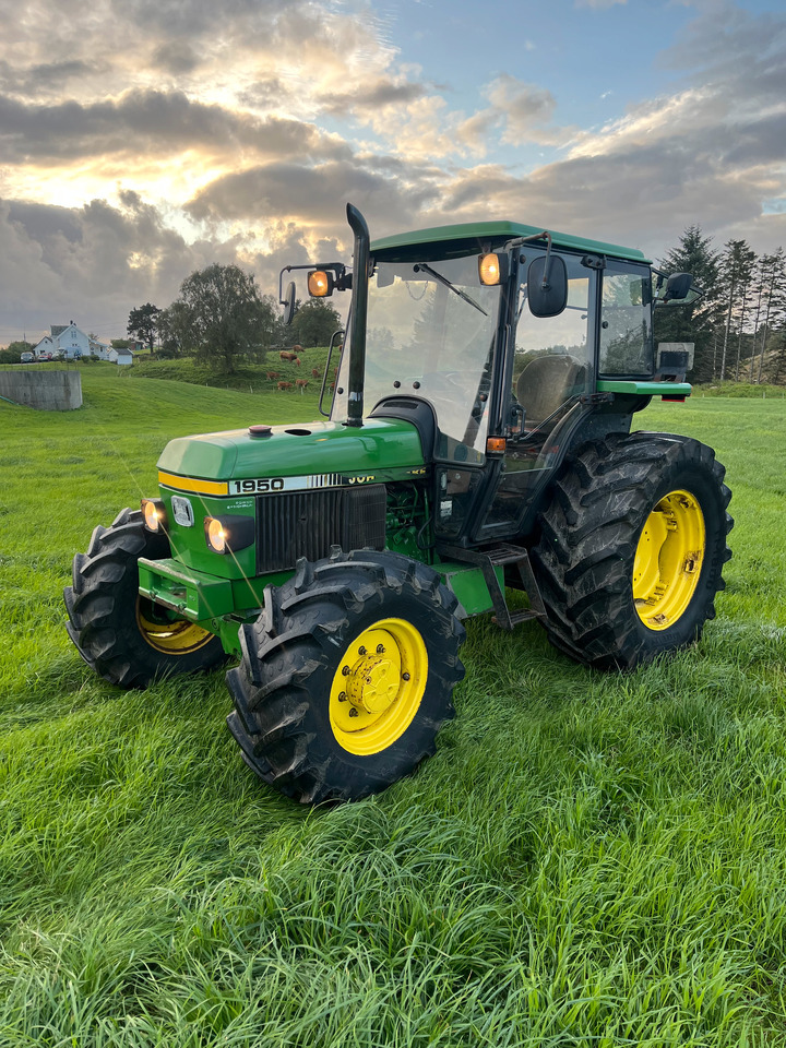 JOHN DEERE 1950 - Farm tractor: picture 2 JOHN DEERE 1950 - Farm tractor: picture 2