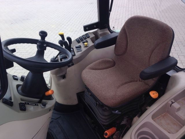 JOHN DEERE 3720 - Farm tractor: picture 5 JOHN DEERE 3720 - Farm tractor: picture 5