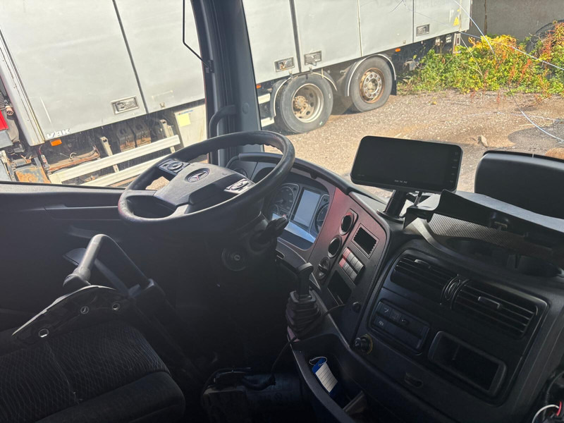 Mercedes-Benz Atego MP4 - Cab and interior: picture 5 Mercedes-Benz Atego MP4 - Cab and interior: picture 5