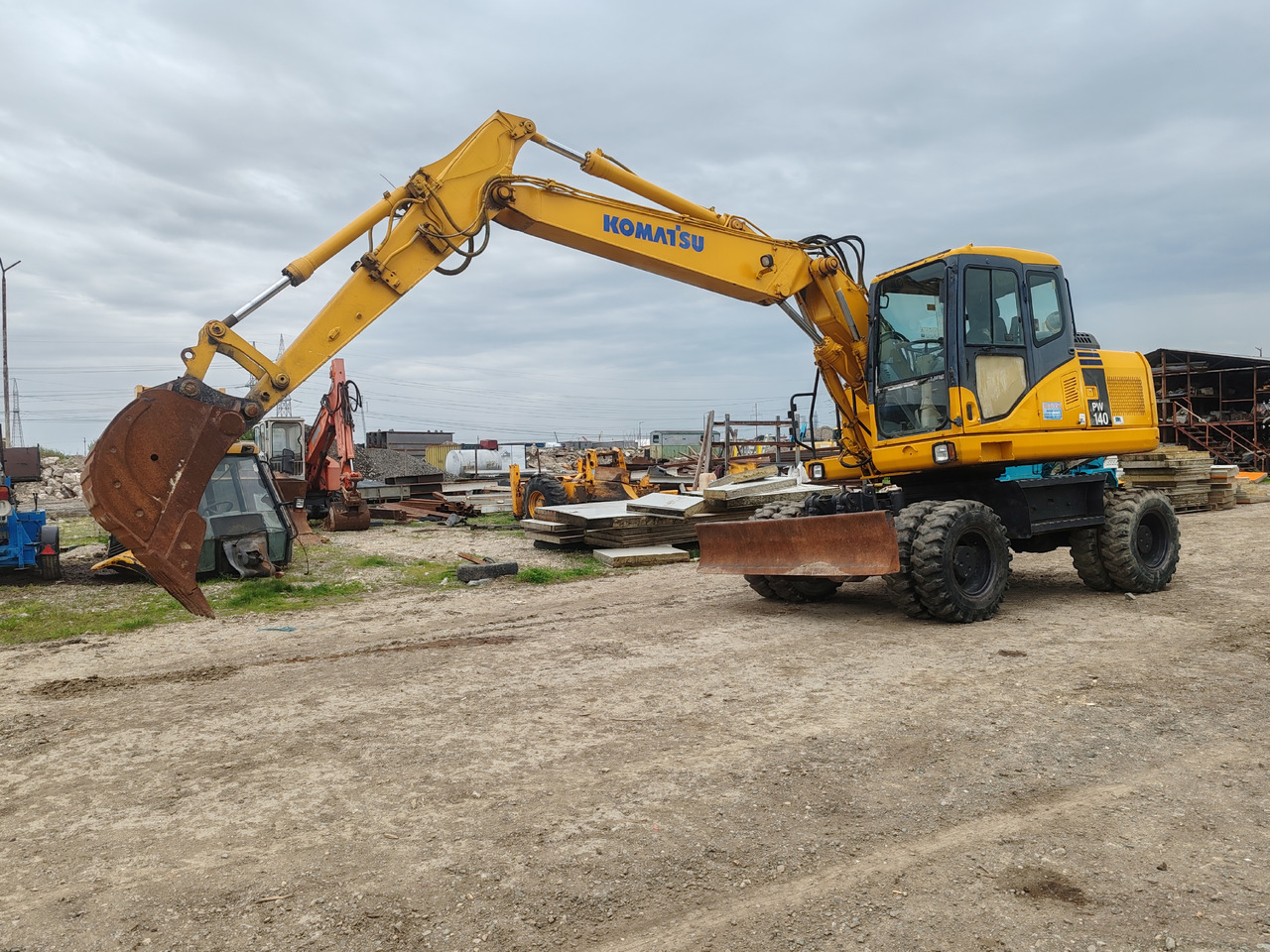Komatsu PW140-7 - Wheel excavator: picture 1 Komatsu PW140-7 - Wheel excavator: picture 1