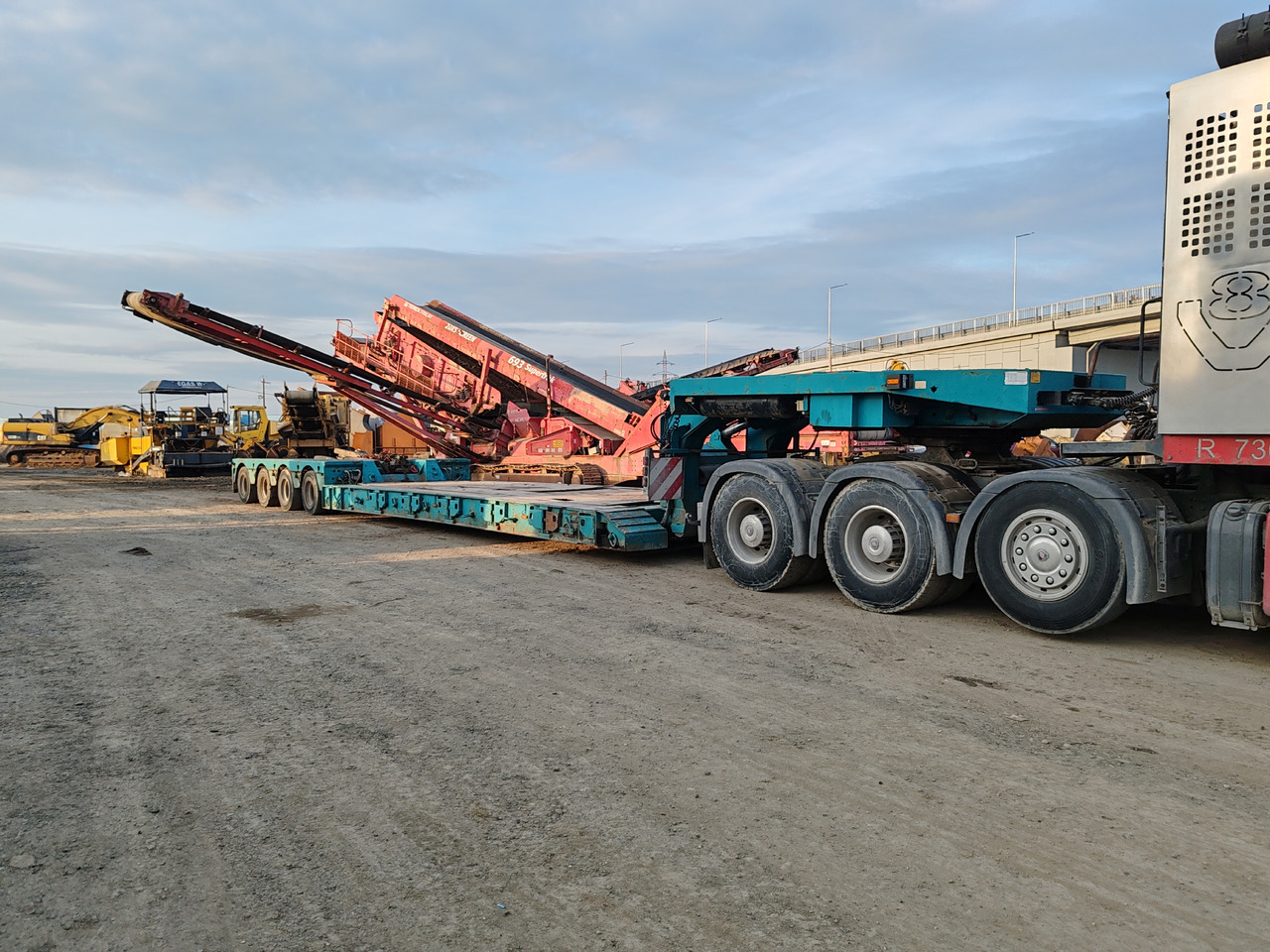 STBZ 4VA - Low loader semi-trailer: picture 1 STBZ 4VA - Low loader semi-trailer: picture 1