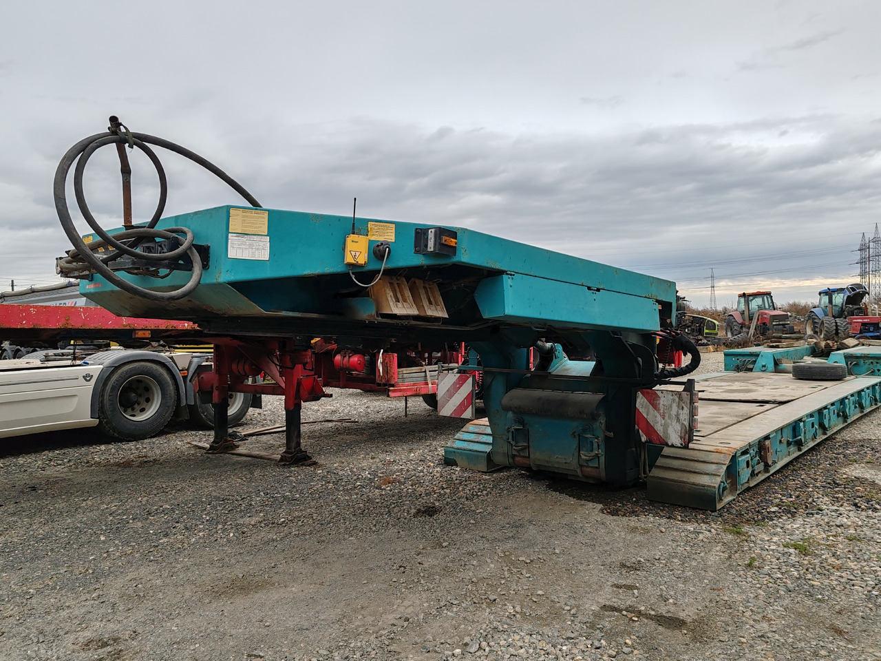 STBZ 4VA - Low loader semi-trailer: picture 3 STBZ 4VA - Low loader semi-trailer: picture 3