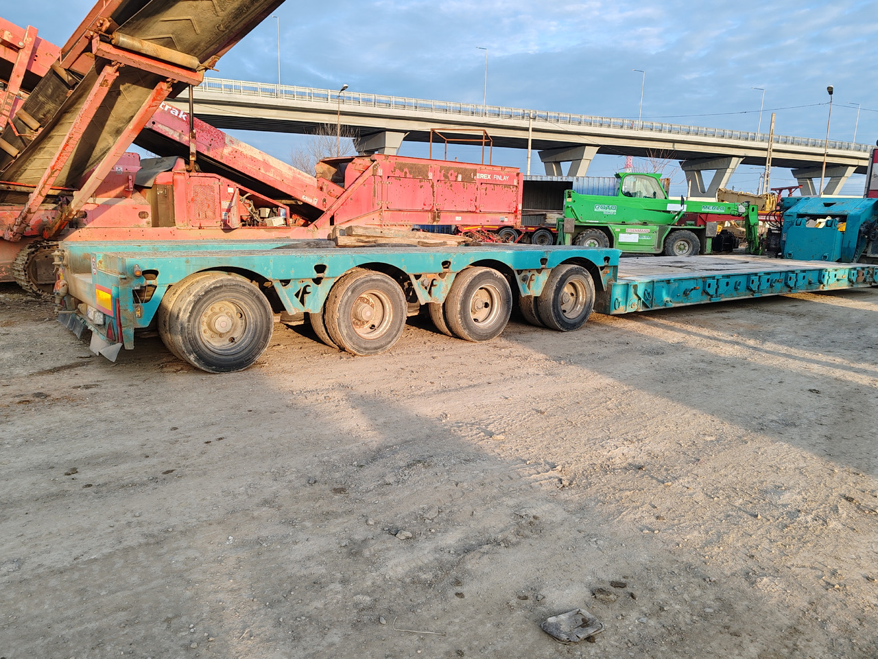 STBZ 4VA - Low loader semi-trailer: picture 5 STBZ 4VA - Low loader semi-trailer: picture 5