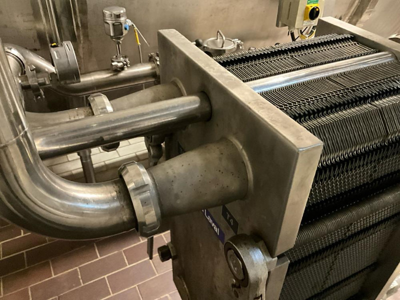 Alfa Romeo Laval M10-MFHC - Food processing equipment: picture 5 Alfa Romeo Laval M10-MFHC - Food processing equipment: picture 5