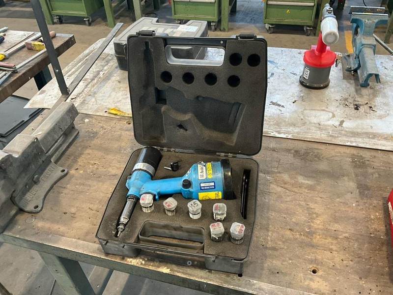 Metalworking machinery Avdel: picture 1