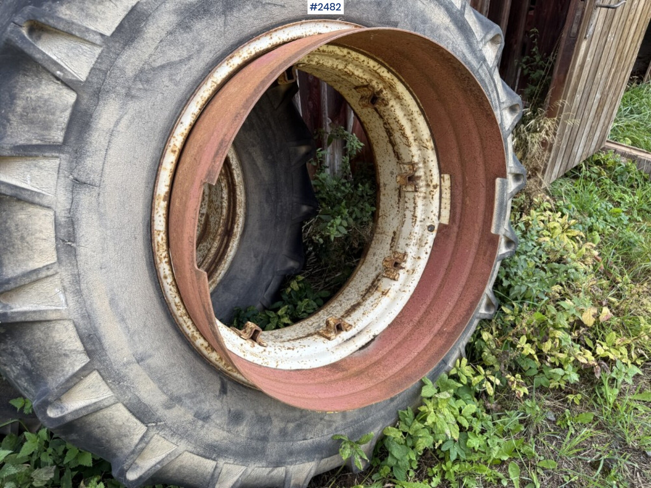 Wheel and tire package for Agricultural machinery 2 tractor tires with rims and rings: picture 6