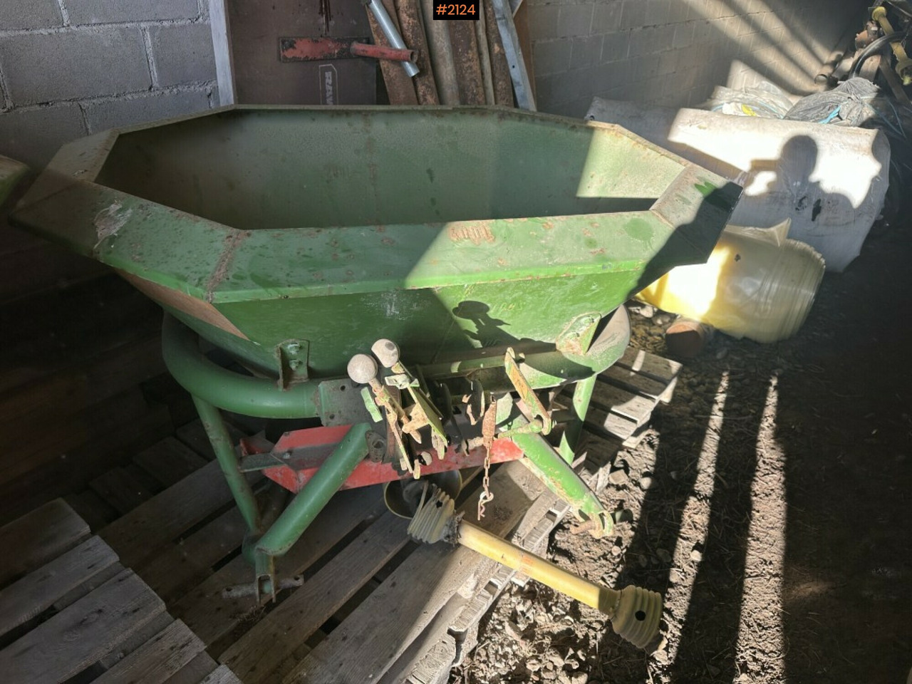 Fertilizer spreader - Fertilizer spreader: picture 1 Fertilizer spreader - Fertilizer spreader: picture 1