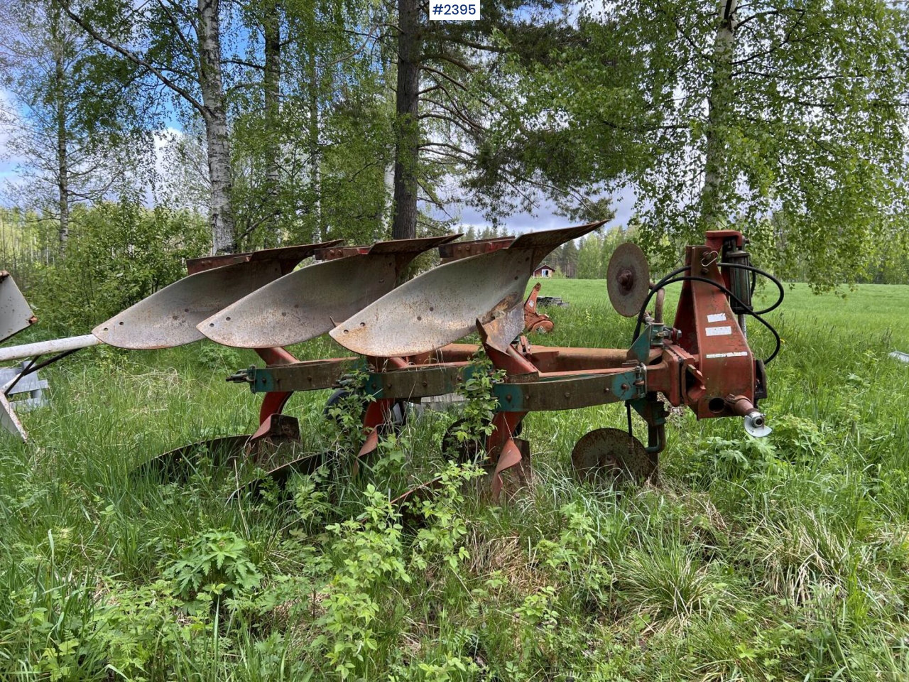 Kverneland 3-blade reversible plow - Soil tillage equipment: picture 1 Kverneland 3-blade reversible plow - Soil tillage equipment: picture 1