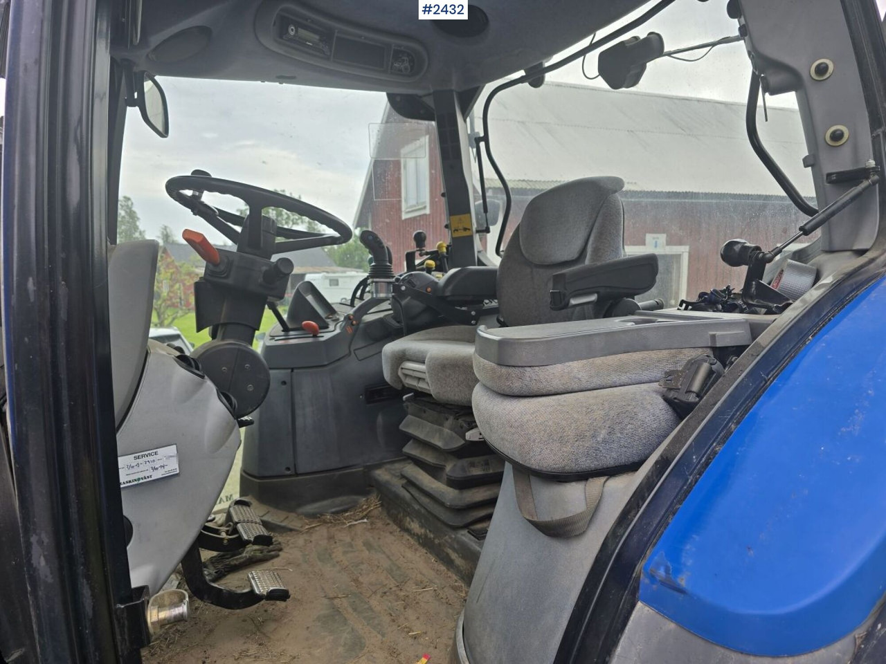 New Holland TS 125A med Frontlastare - Farm tractor: picture 5 New Holland TS 125A med Frontlastare - Farm tractor: picture 5