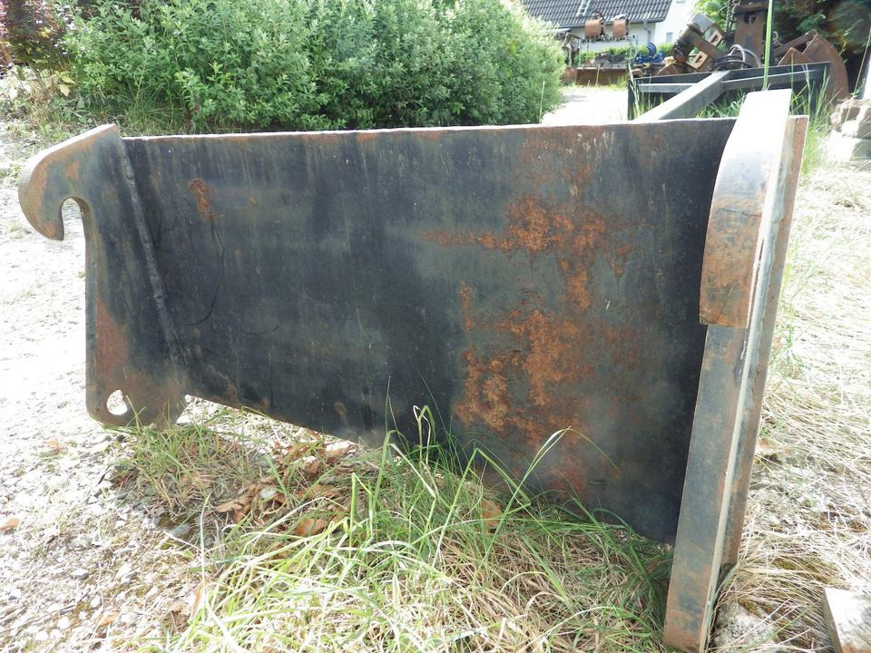 Silokamm Kornschieber Verlängerung an Volvo L30 / Cat 906 908 - Silage equipment: picture 2 Silokamm Kornschieber Verlängerung an Volvo L30 / Cat 906 908 - Silage equipment: picture 2