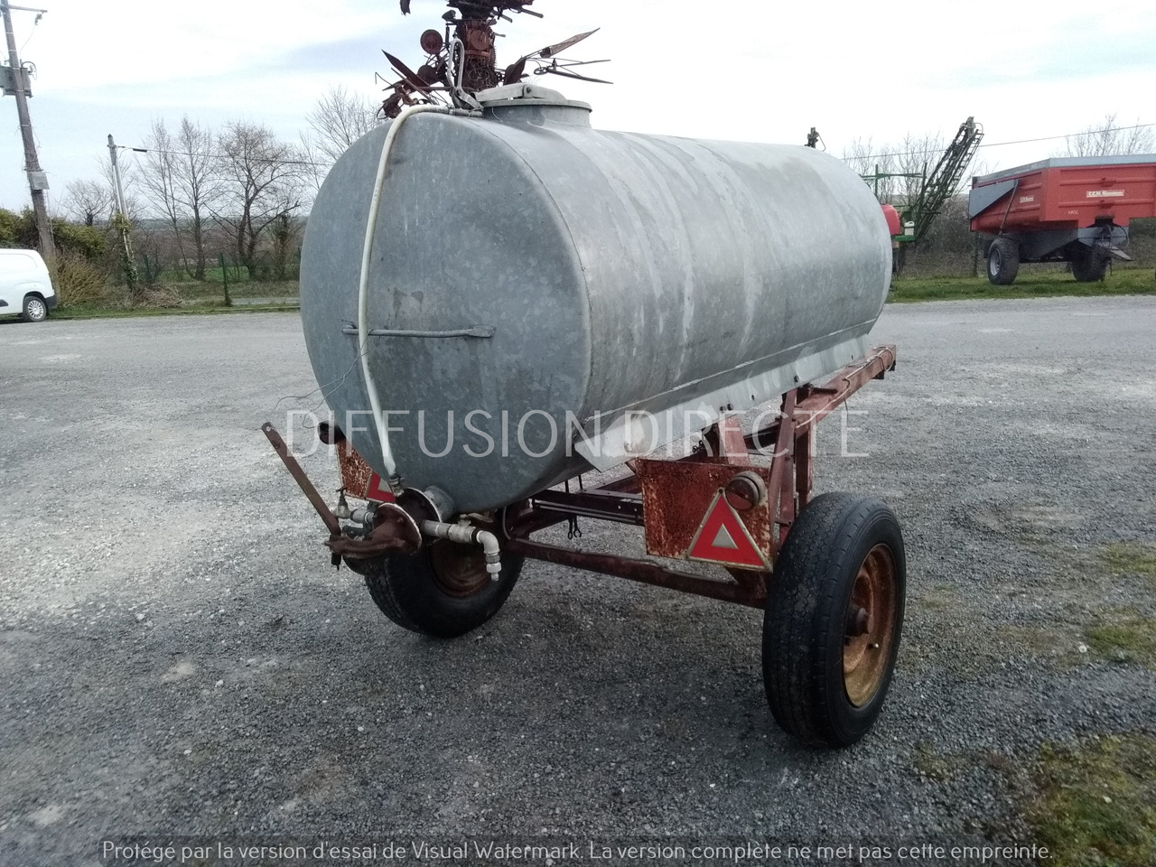 TONNE A EAU 1500 - Tank trailer: picture 2 TONNE A EAU 1500 - Tank trailer: picture 2