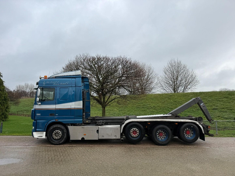 DAF XF 105 - Hook lift truck: picture 2 DAF XF 105 - Hook lift truck: picture 2