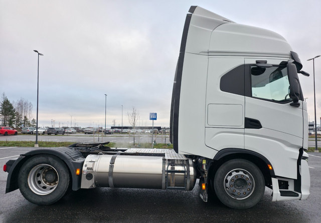 IvecoS-Way 460 4x2 LNG / LBG - Tractor unit: picture 5 IvecoS-Way 460 4x2 LNG / LBG - Tractor unit: picture 5