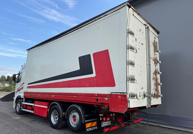 VolvoFH13 500 6x2 Ketjupurku + Rahtikaappi - Box truck: picture 3 VolvoFH13 500 6x2 Ketjupurku + Rahtikaappi - Box truck: picture 3