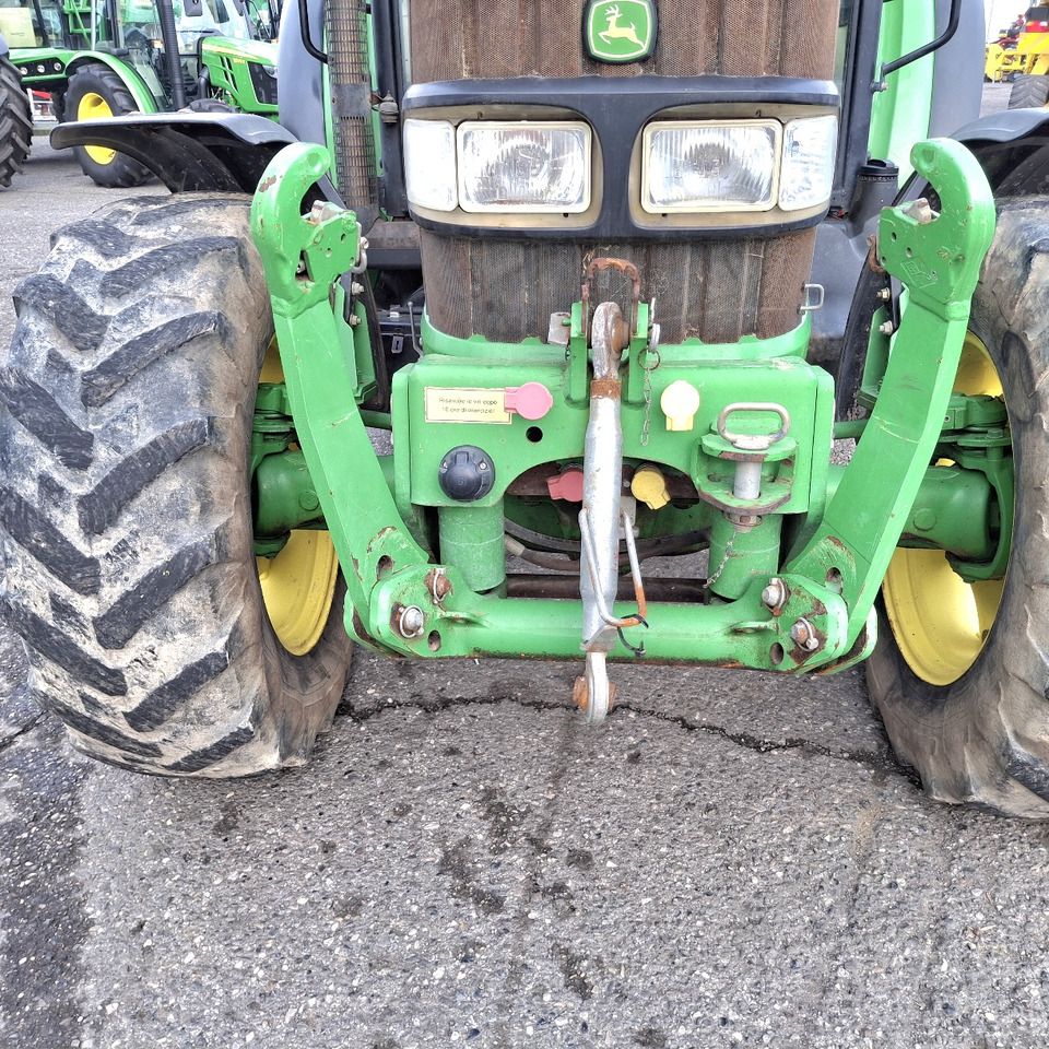 JOHN DEERE 5100 R - Farm tractor: picture 3 JOHN DEERE 5100 R - Farm tractor: picture 3