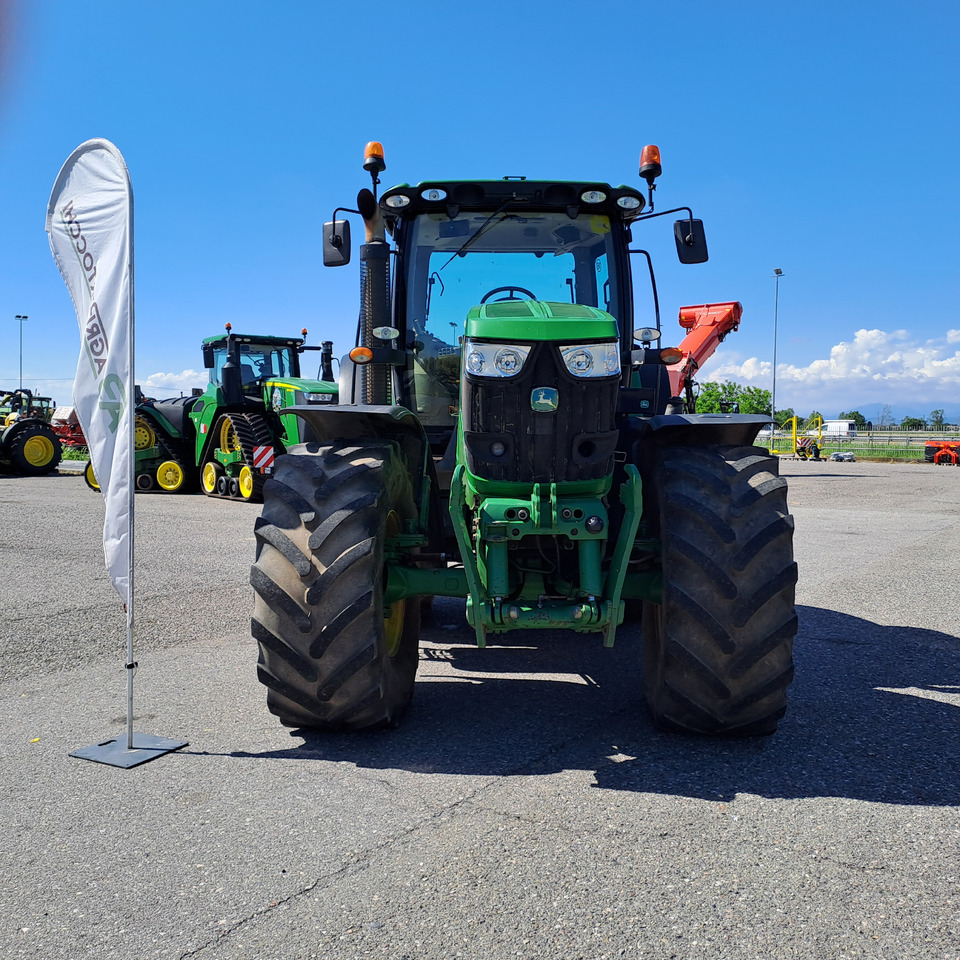 JOHN DEERE  6210R - Farm tractor: picture 2 JOHN DEERE  6210R - Farm tractor: picture 2