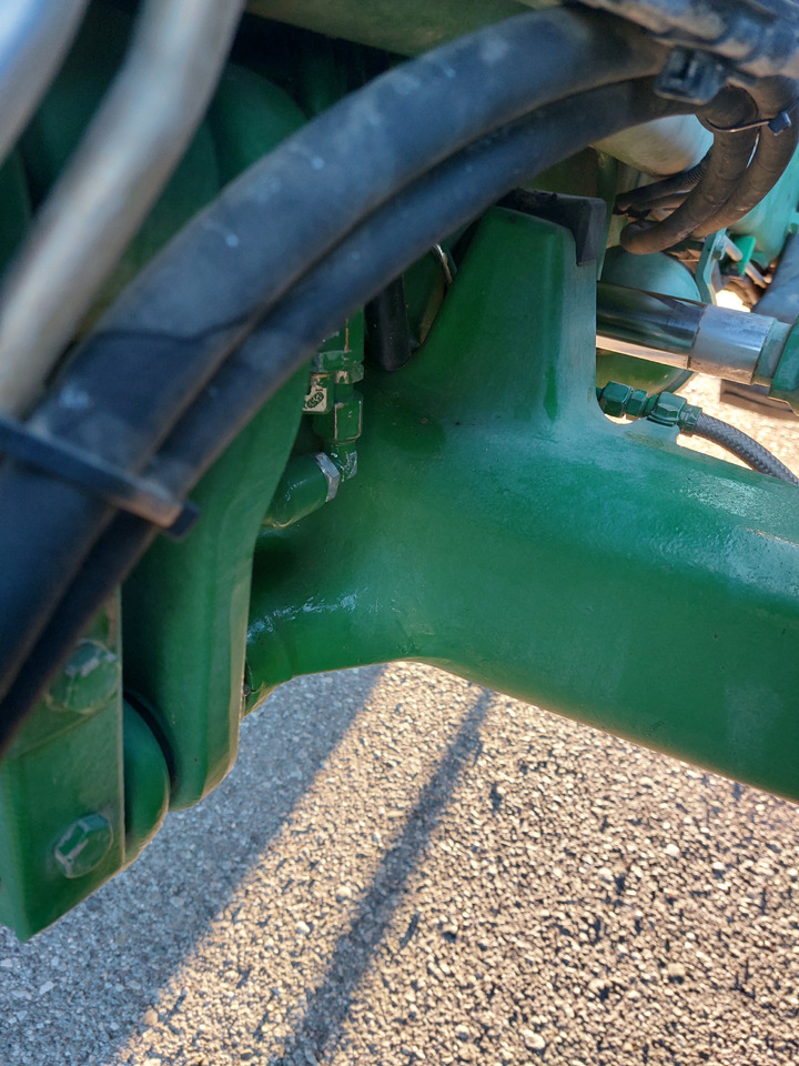 JOHN DEEREE 6210R - Farm tractor: picture 3 JOHN DEEREE 6210R - Farm tractor: picture 3