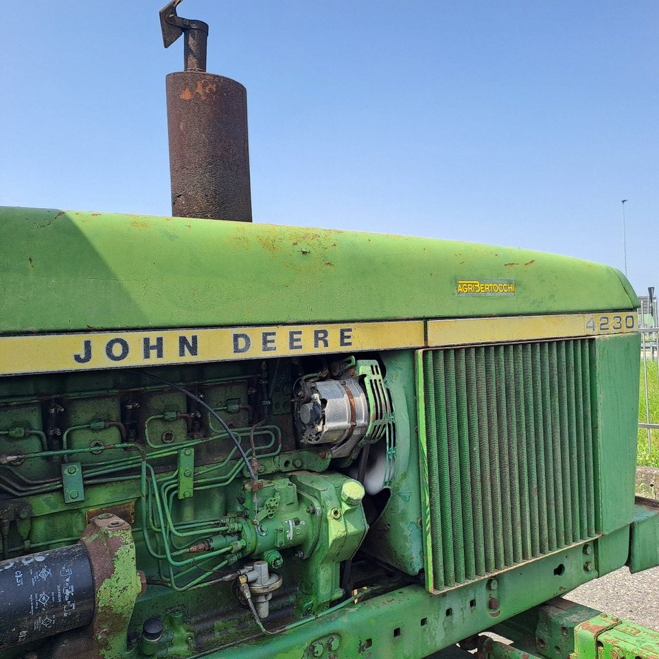 JOHN DERRE 4230 - Farm tractor: picture 3 JOHN DERRE 4230 - Farm tractor: picture 3