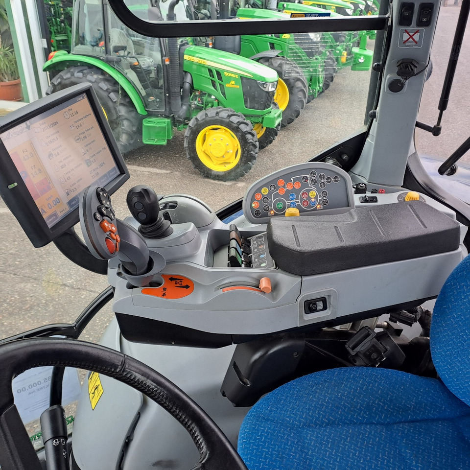 NEW HOLLAND T7.270 BLUEPOWER - ASTA AGRIBERTOCCHI - Farm tractor: picture 2 NEW HOLLAND T7.270 BLUEPOWER - ASTA AGRIBERTOCCHI - Farm tractor: picture 2