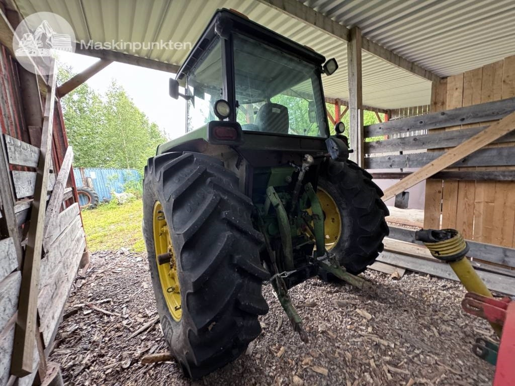 John Deere 4240 QR - Farm tractor: picture 2 John Deere 4240 QR - Farm tractor: picture 2