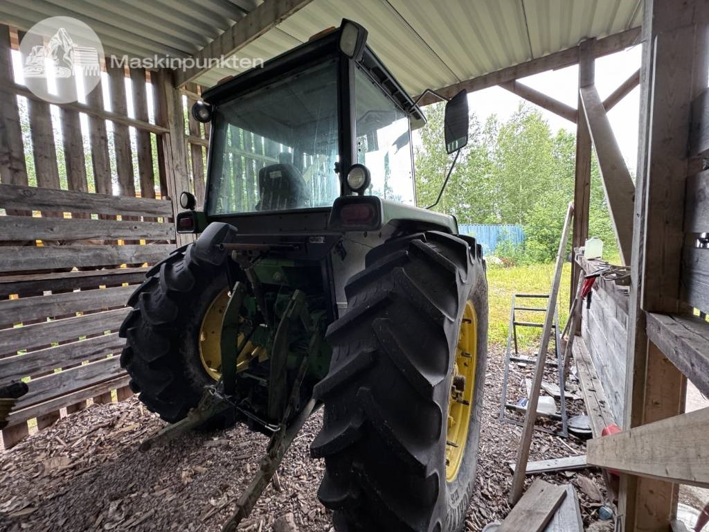 John Deere 4240 QR - Farm tractor: picture 3 John Deere 4240 QR - Farm tractor: picture 3