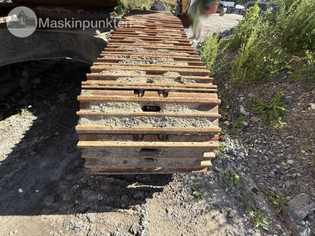 Crawler excavator Komatsu PC 210 LC-11: picture 17