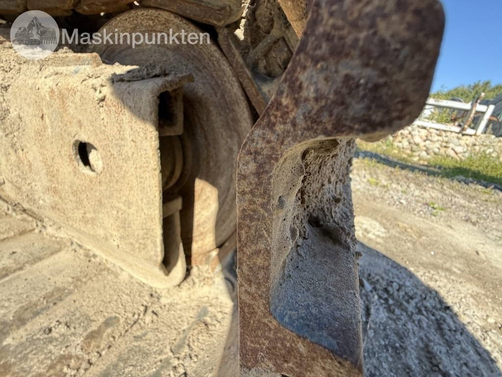 Crawler excavator Komatsu PC 210 LC-11: picture 13