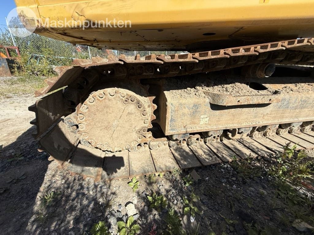 Crawler excavator Komatsu PC 210 LC-11: picture 16