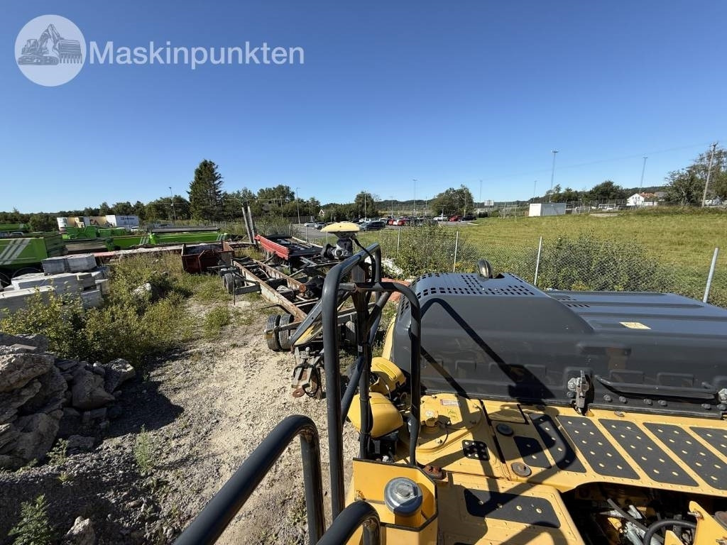 Crawler excavator Komatsu PC 210 LC-11: picture 46