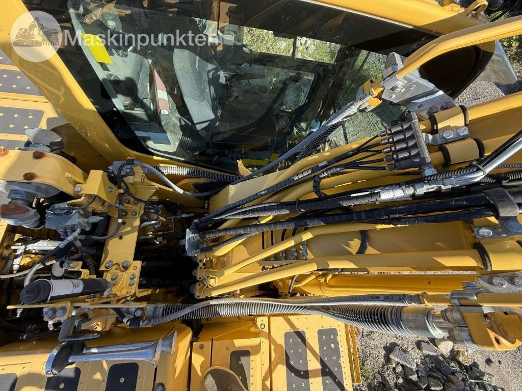 Crawler excavator Komatsu PC 210 LC-11: picture 49