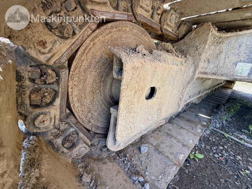 Crawler excavator Komatsu PC 210 LC-11: picture 12