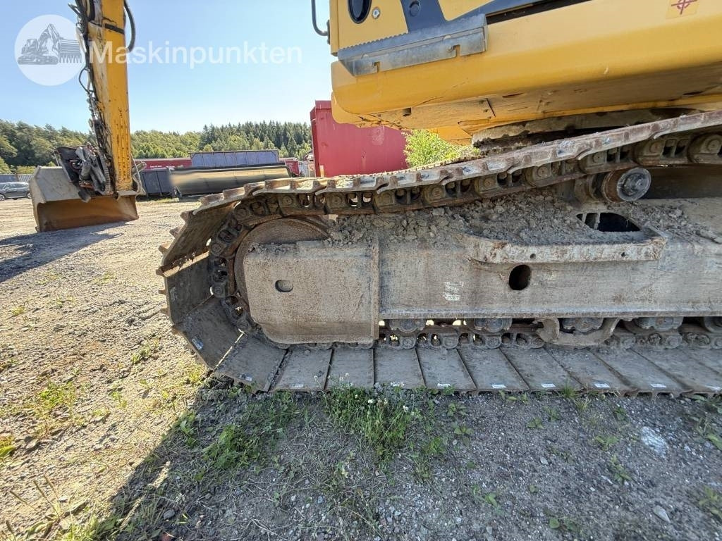 Crawler excavator Komatsu PC 210 LC-11: picture 24