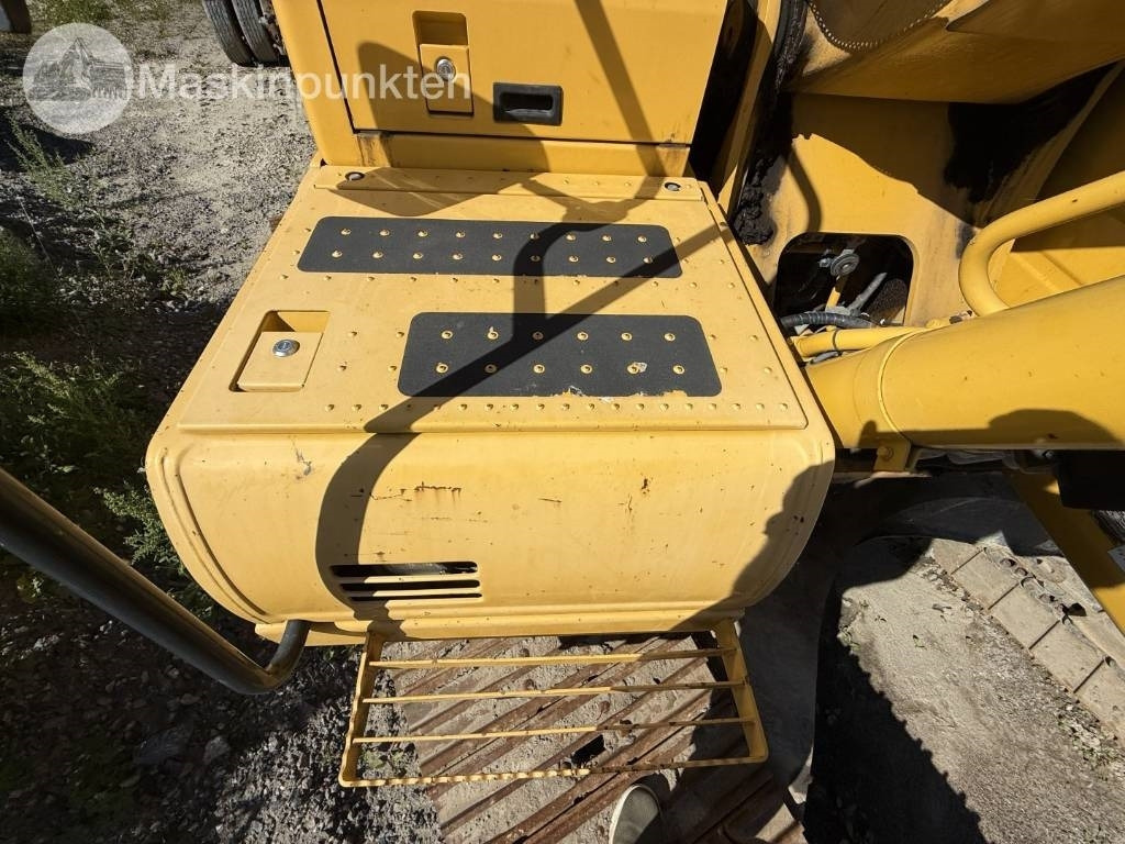 Crawler excavator Komatsu PC 210 LC-11: picture 43