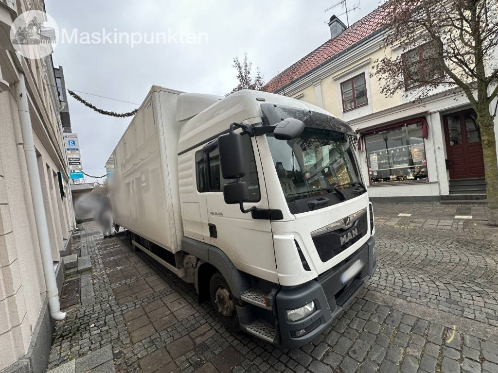 MAN TGL 12.190 - Box truck: picture 3 MAN TGL 12.190 - Box truck: picture 3