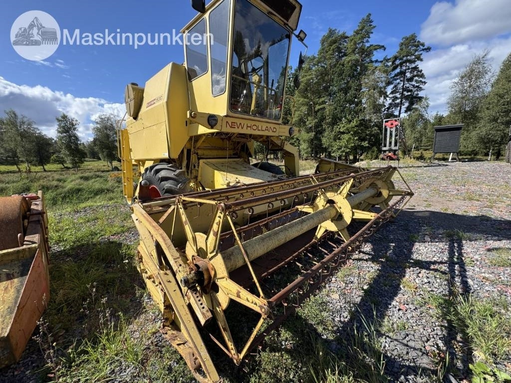 New Holland 1530 - Combine harvester: picture 5 New Holland 1530 - Combine harvester: picture 5