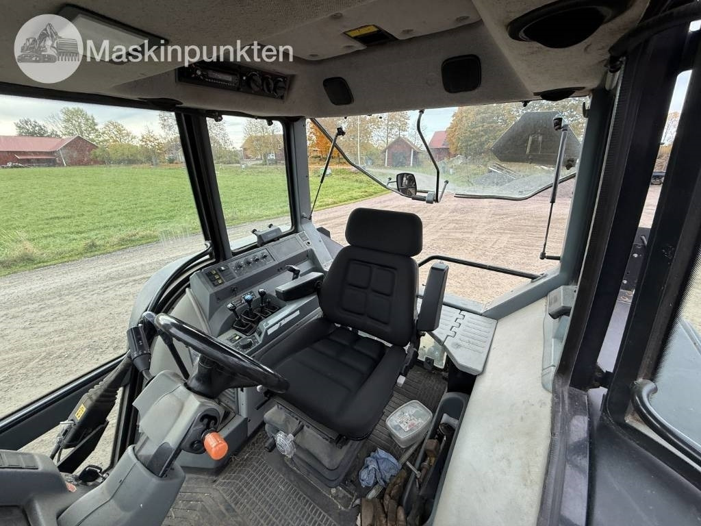 Farm tractor Valtra Valmet 8150-4: picture 9