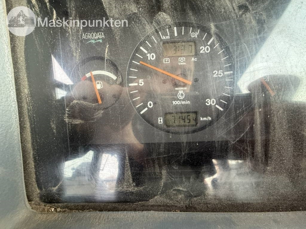 Farm tractor Valtra Valmet 8150-4: picture 11