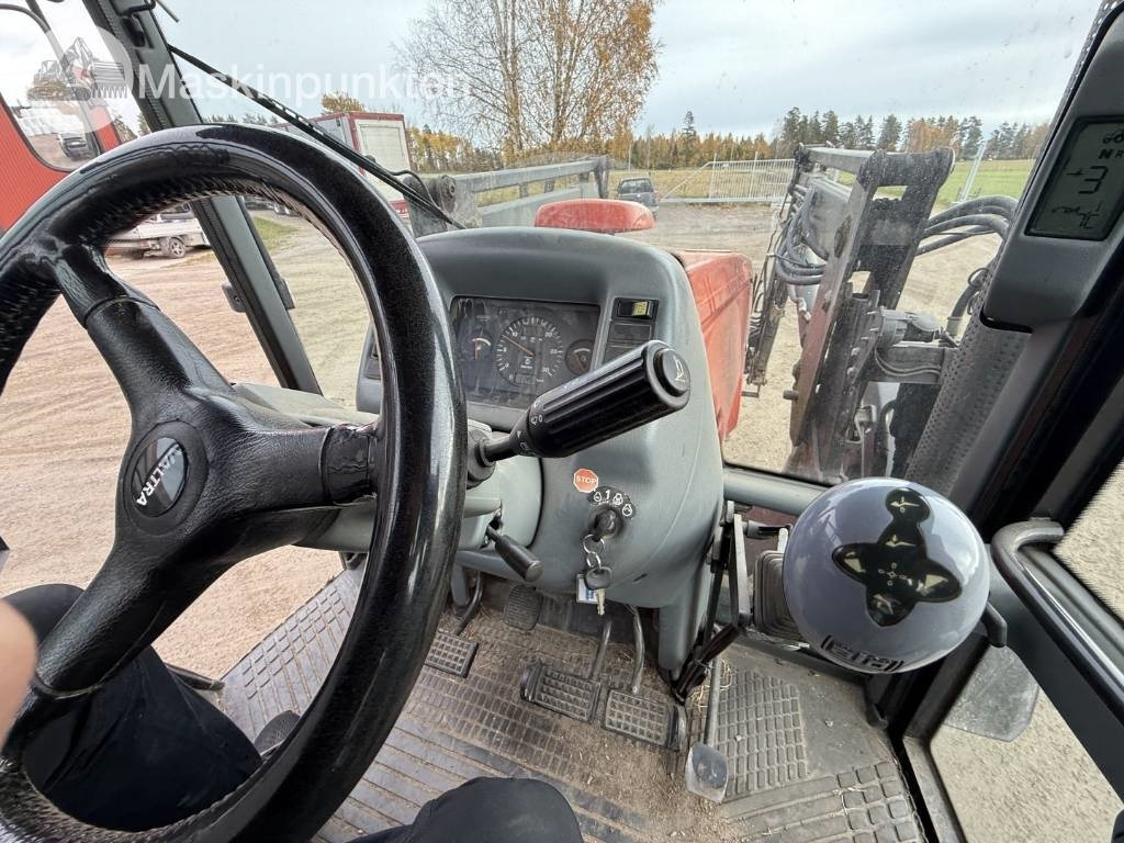 Farm tractor Valtra Valmet 8150-4: picture 14